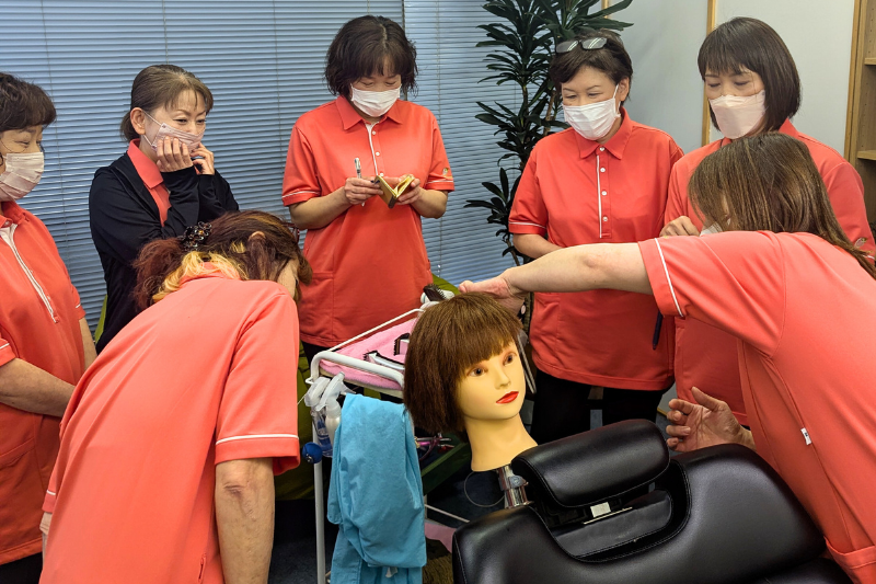 ネープ処理の意見交換 - ベラミの訪問カット(出張理美容) ネープ処理の意見交換